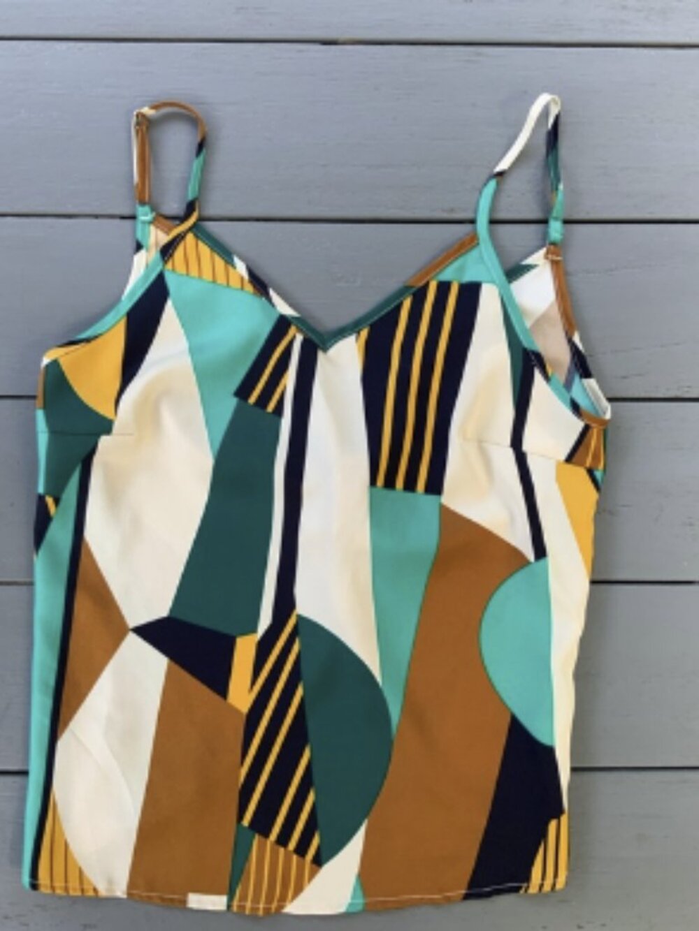 Geo-Pring Cami  Knot Tie back V-Neck Front